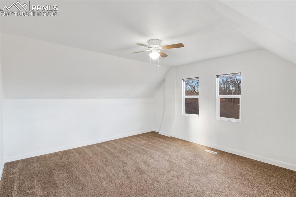 Image 21 of 37: Bedroom