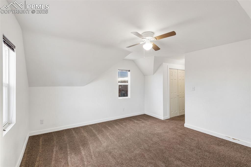 Image 22 of 37: Bedroom