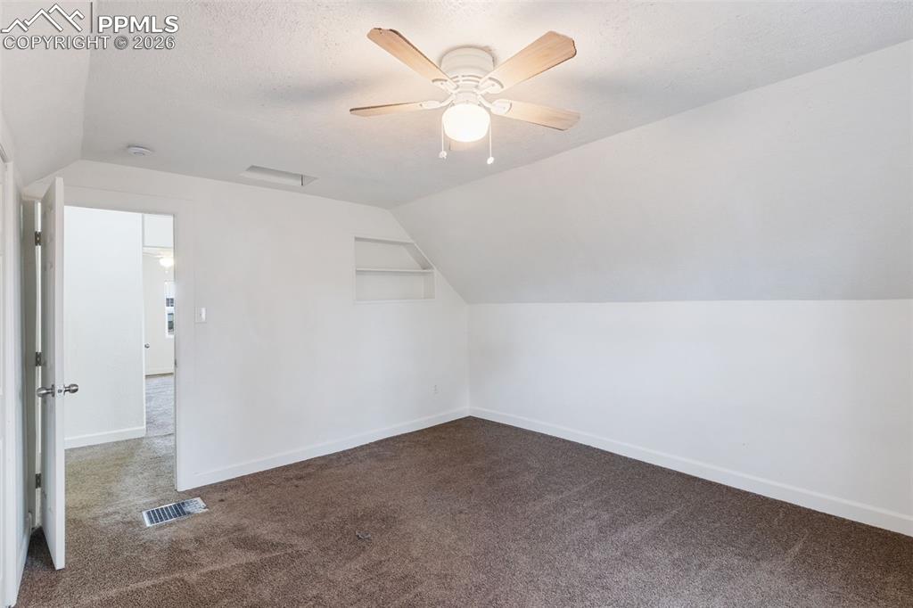 Image 24 of 37: Bedroom