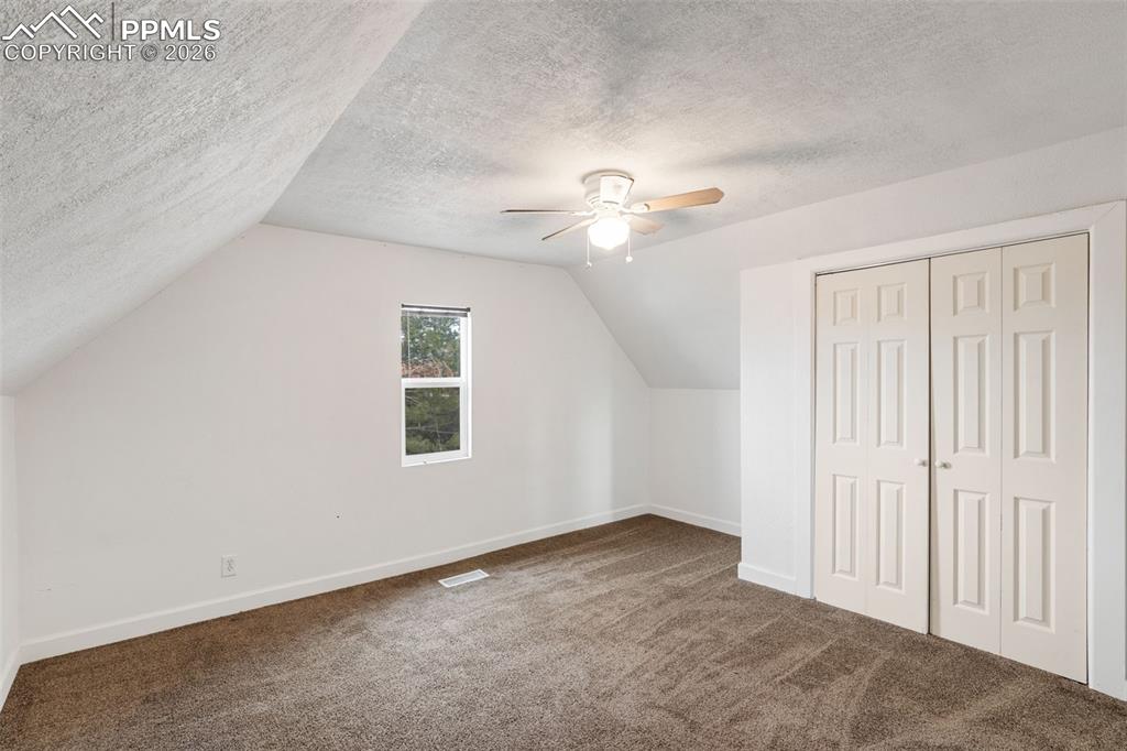 Image 27 of 37: Bedroom