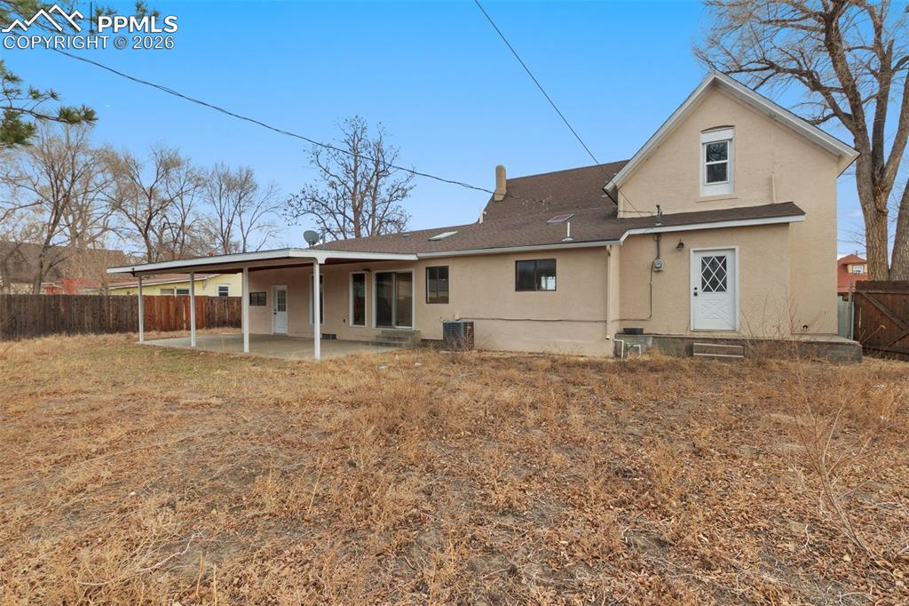 Image 30 of 37: Back of Structure