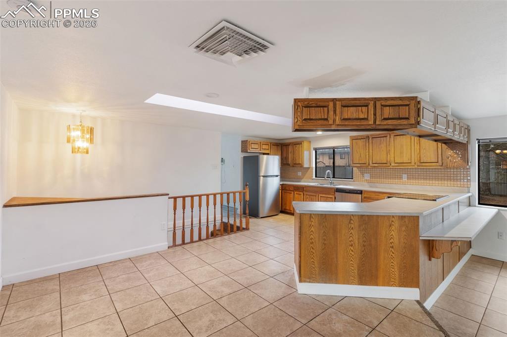 Image 4 of 37: Kitchen