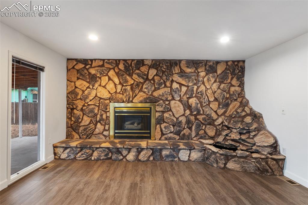 Image 6 of 37: Family Room