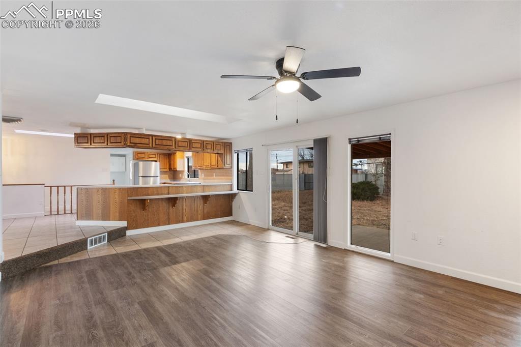 Image 8 of 37: Family Room