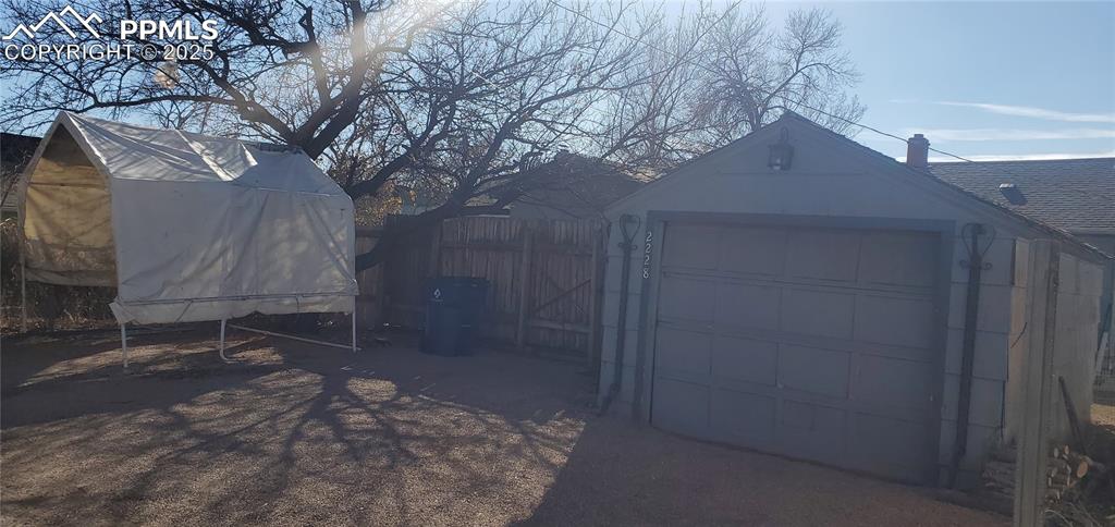 Image 14 of 22: View of garage