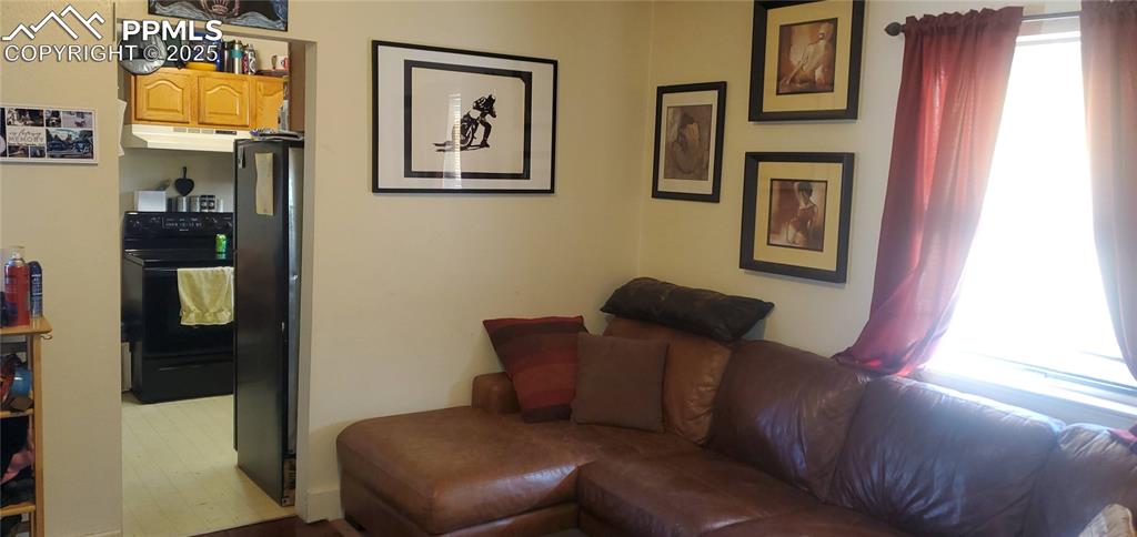 Image 15 of 22: View of living area