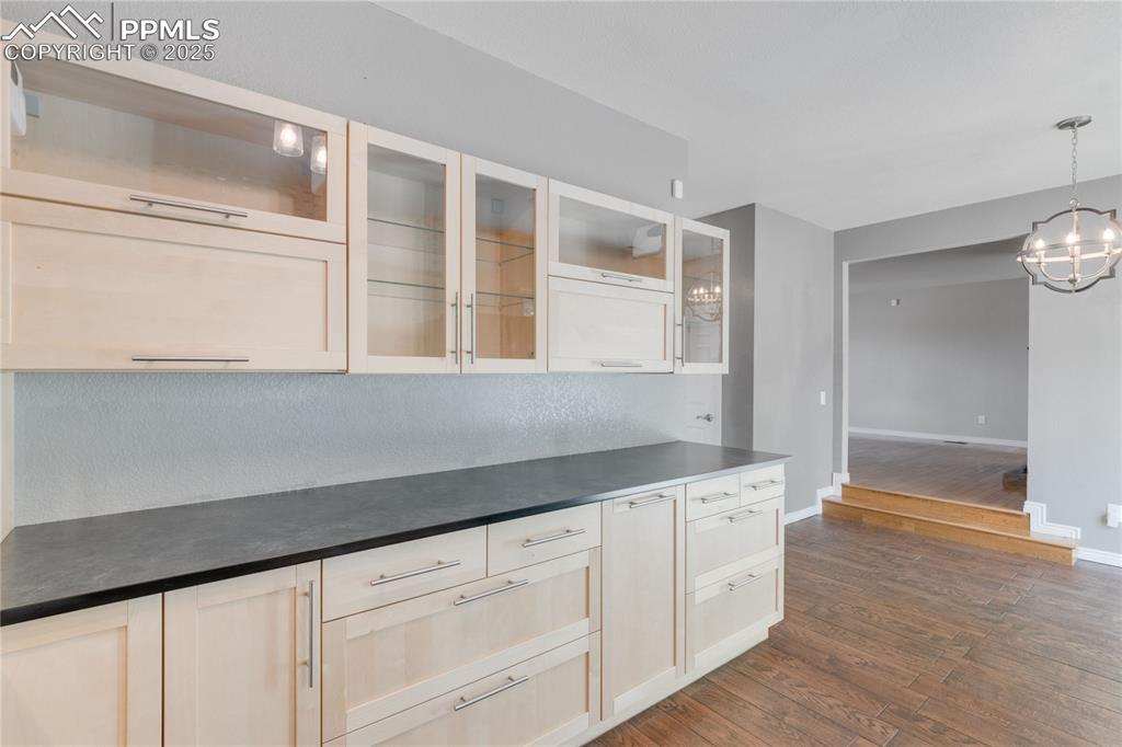 Image 14 of 44: Kitchen