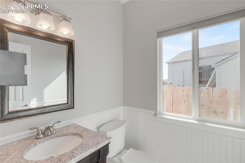 Image 18 of 44: Bathroom
