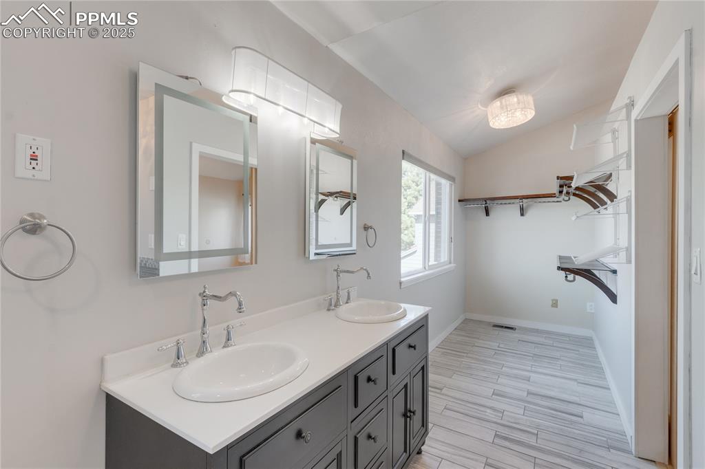 Image 23 of 44: Master Bathroom