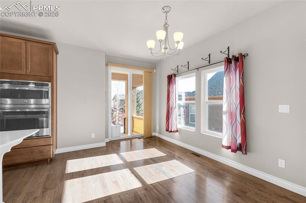 Image 13 of 47: Dining Area