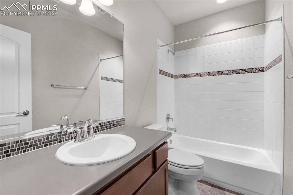 Image 30 of 47: Bathroom