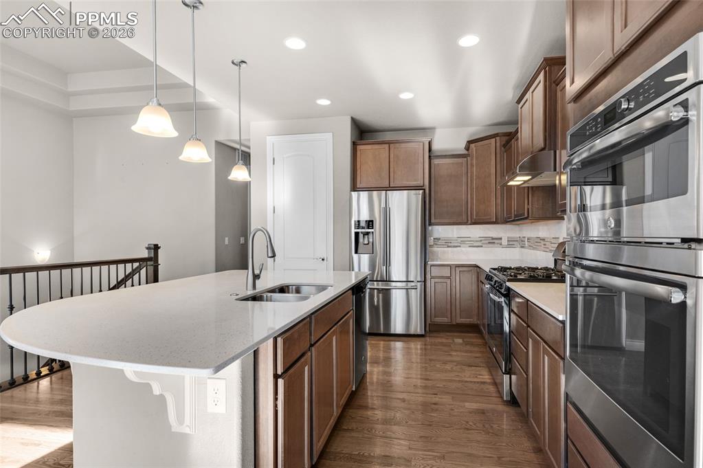 Image 9 of 47: Kitchen