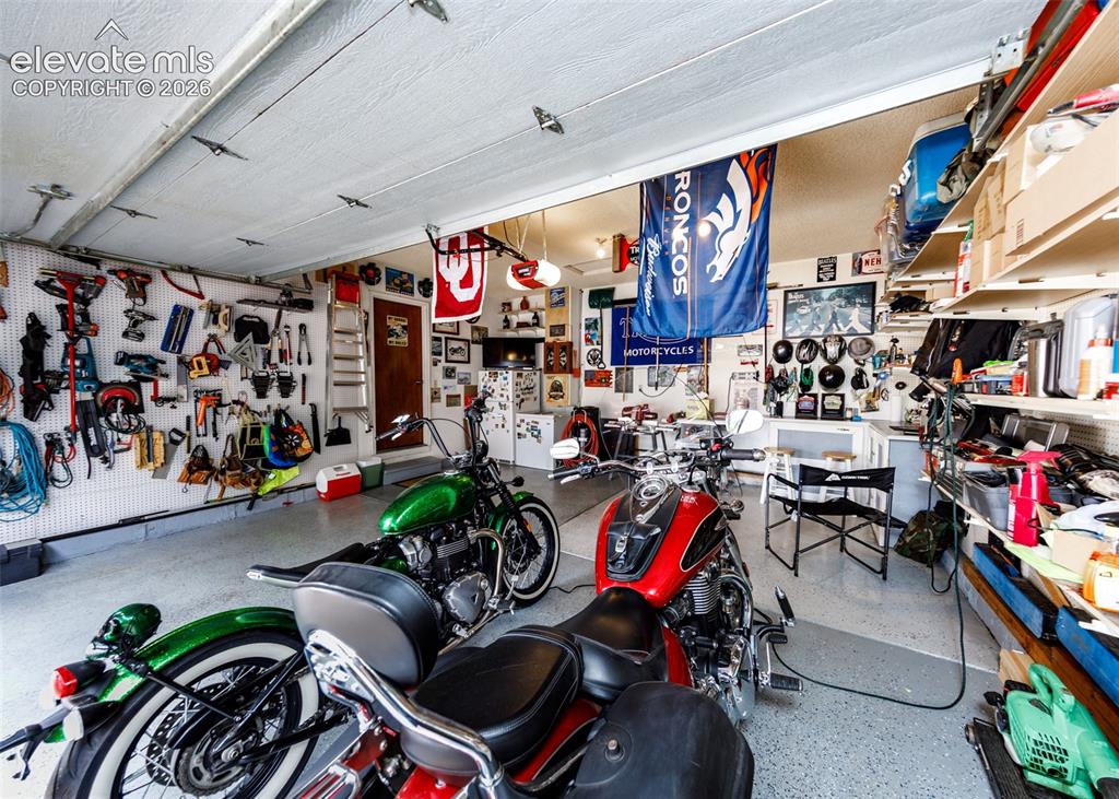 Image 12 of 47: Garage