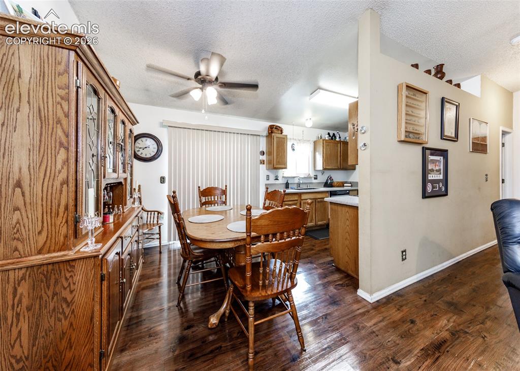 Image 18 of 47: Dining Area