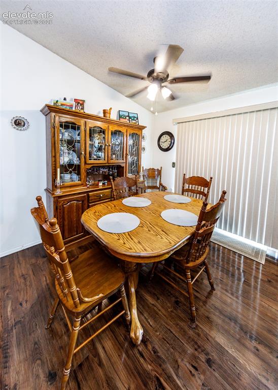 Image 19 of 47: Dining Area