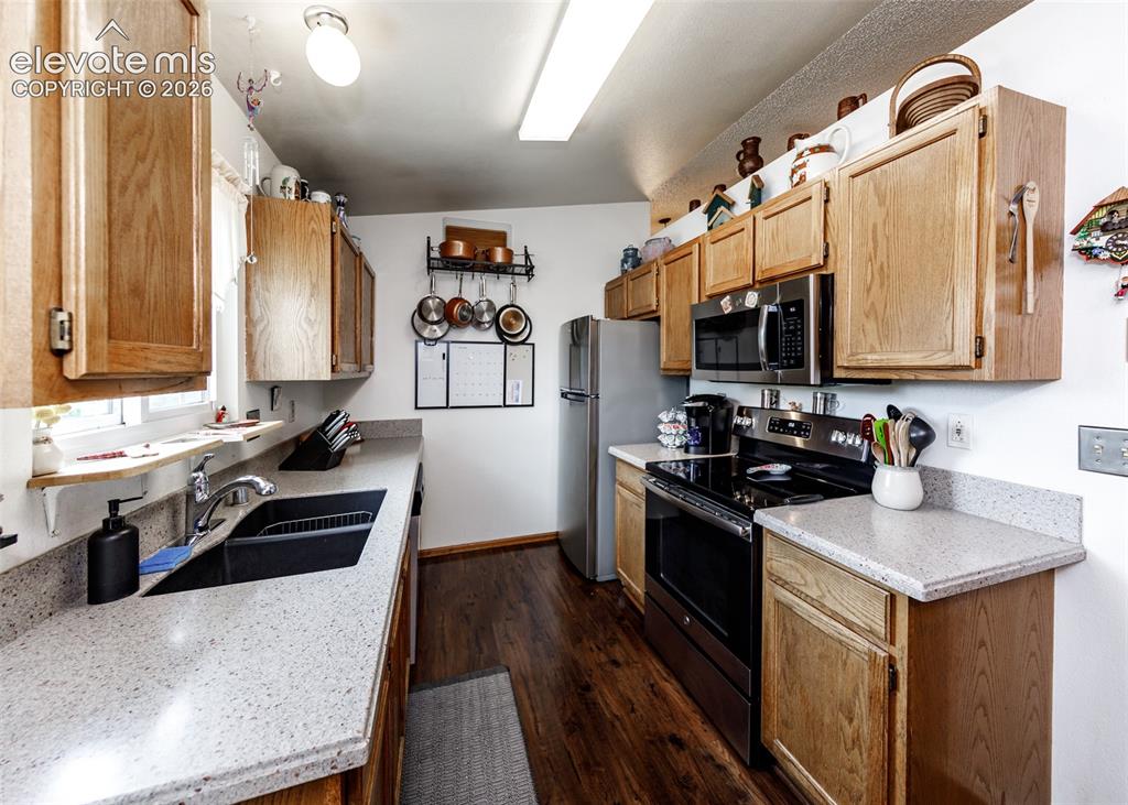 Image 20 of 47: Kitchen