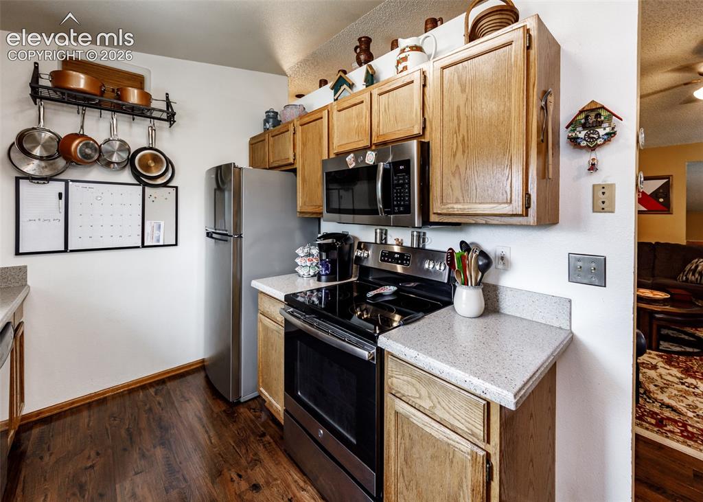 Image 22 of 47: Kitchen
