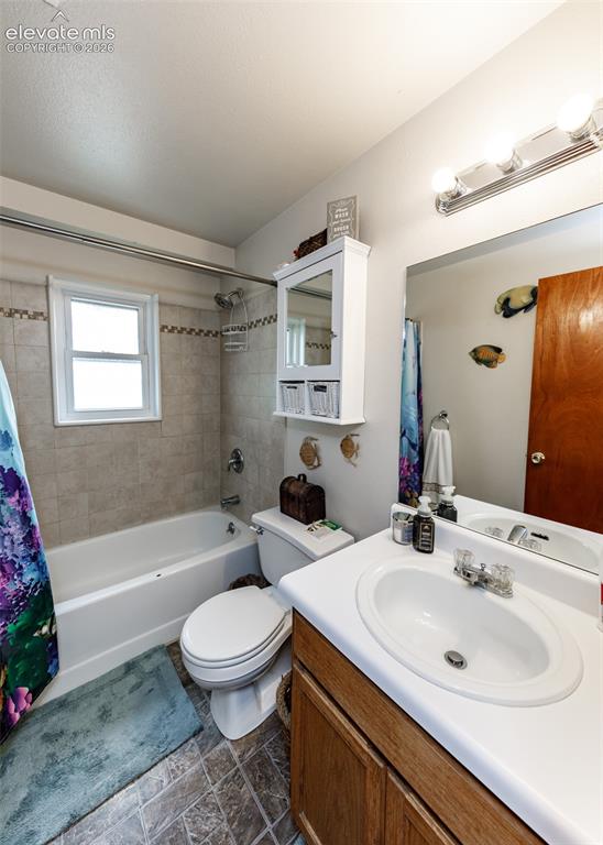 Image 35 of 47: Bathroom