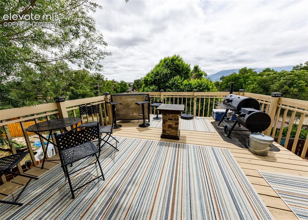 Image 40 of 47: Deck