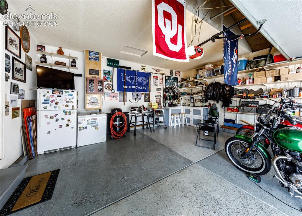 Image 9 of 47: Garage