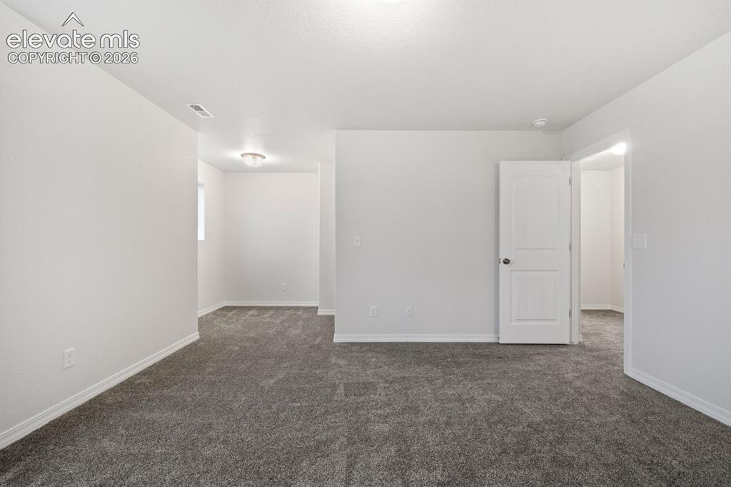 Image 11 of 19: Photos of previous model. Some options may vary