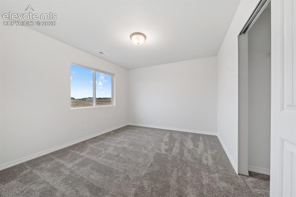 Image 15 of 19: Photos of previous model. Some options may vary