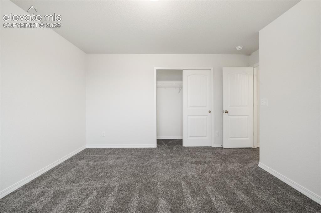 Image 16 of 19: Bedroom