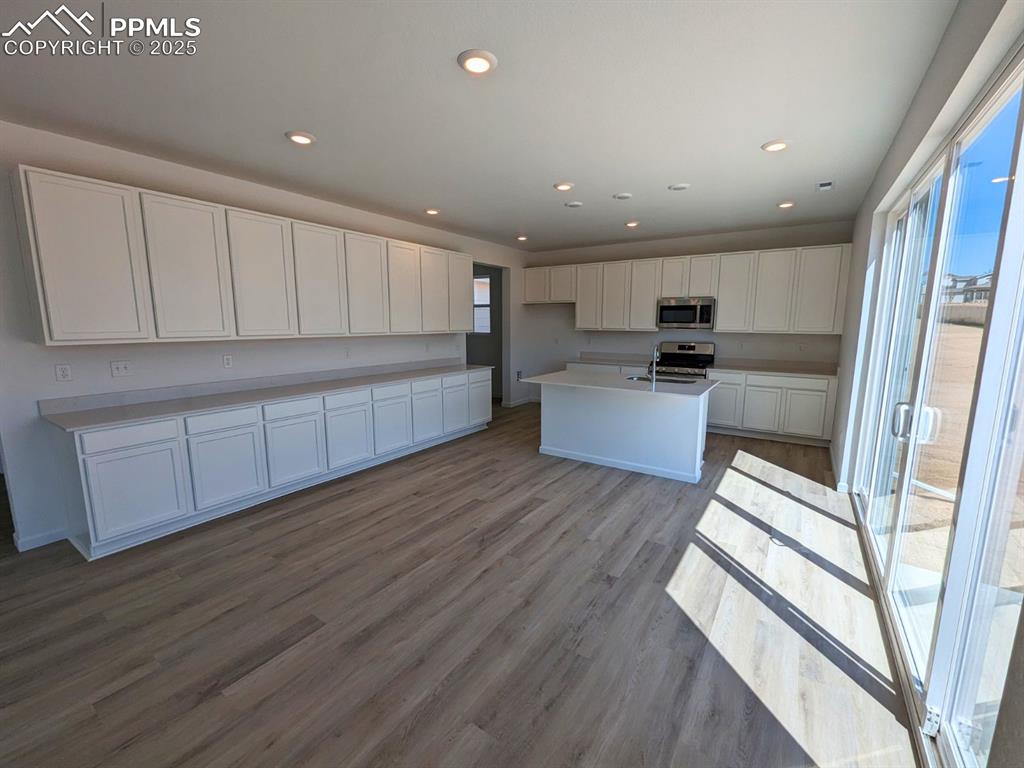 Image 5 of 15: Kitchen