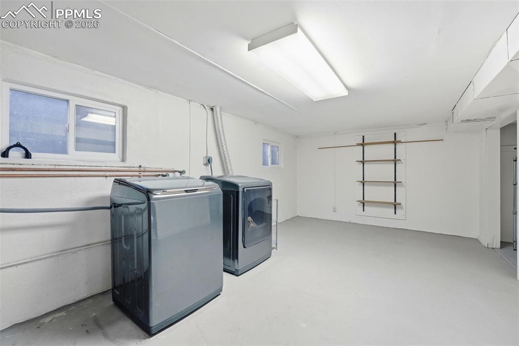 Image 25 of 50: Laundry