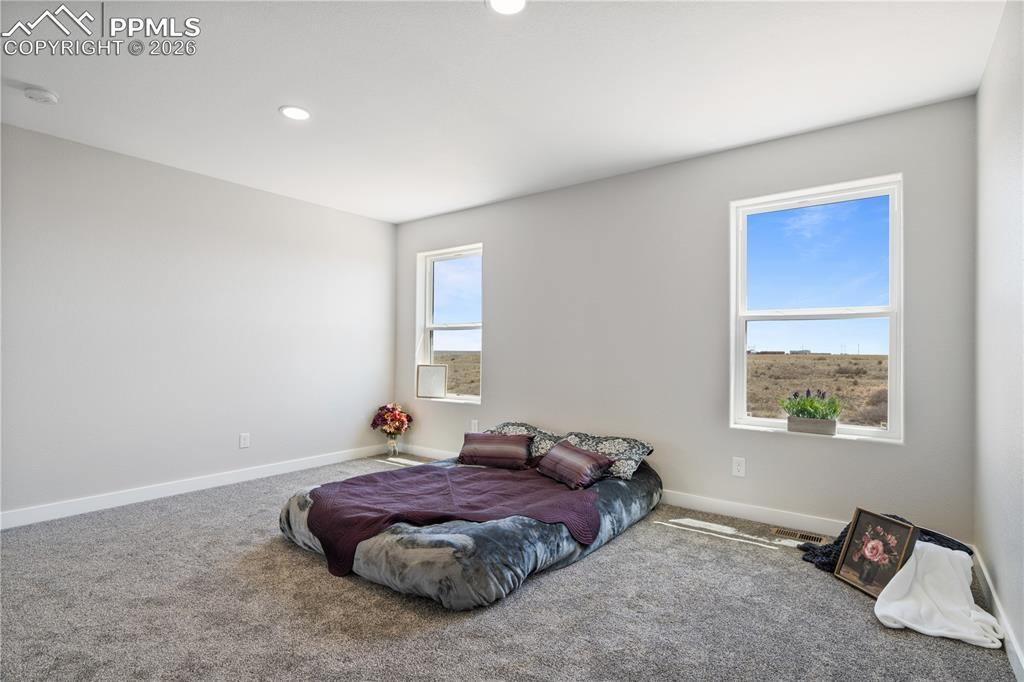 Image 25 of 37: Bedroom