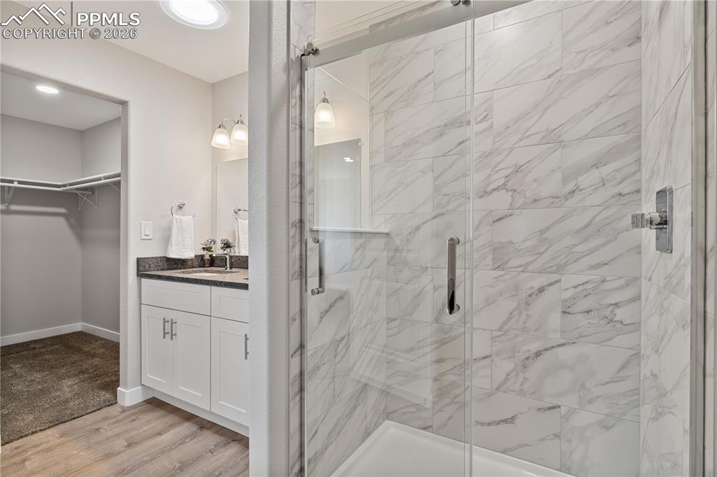 Image 26 of 37: Bathroom