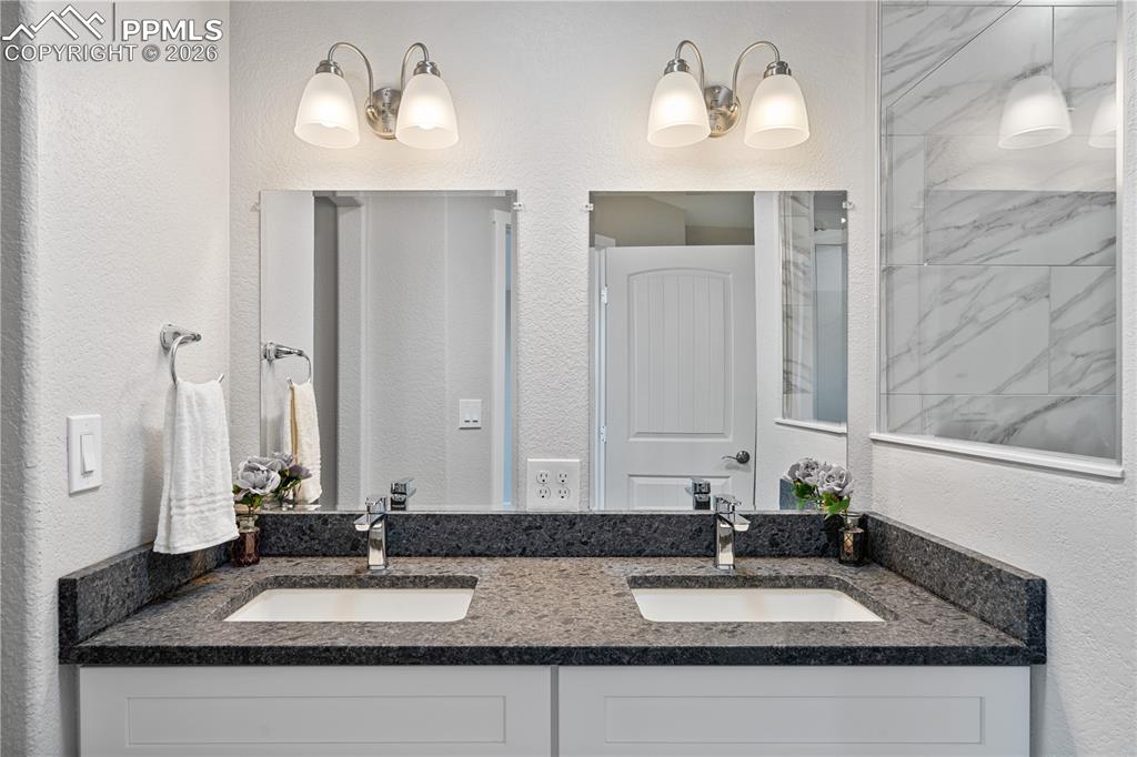 Image 28 of 37: Bathroom