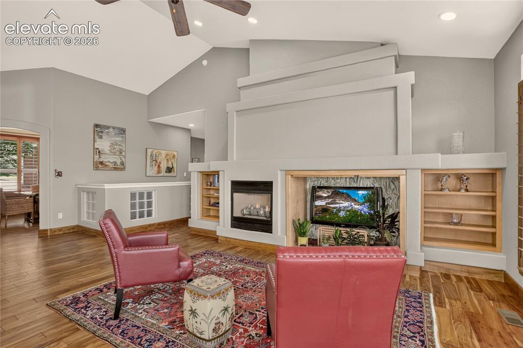 Image 12 of 46: Living room.