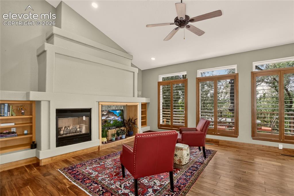 Image 9 of 46: Living room.