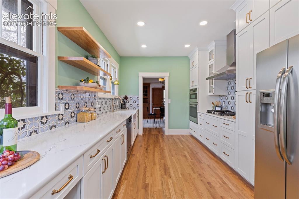 Image 12 of 27: Kitchen