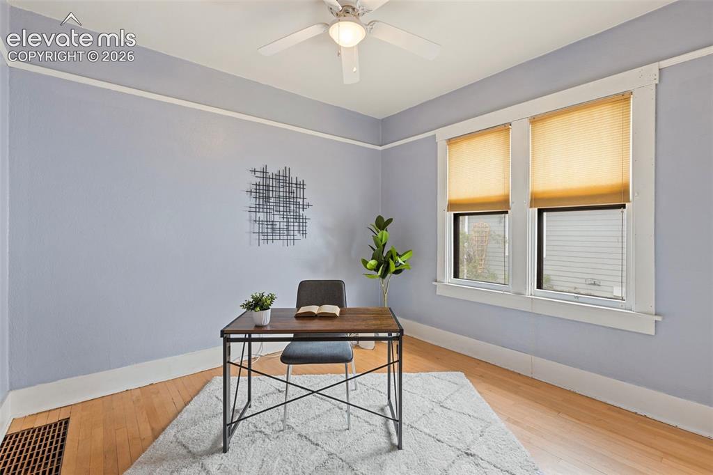 Image 15 of 27: Office