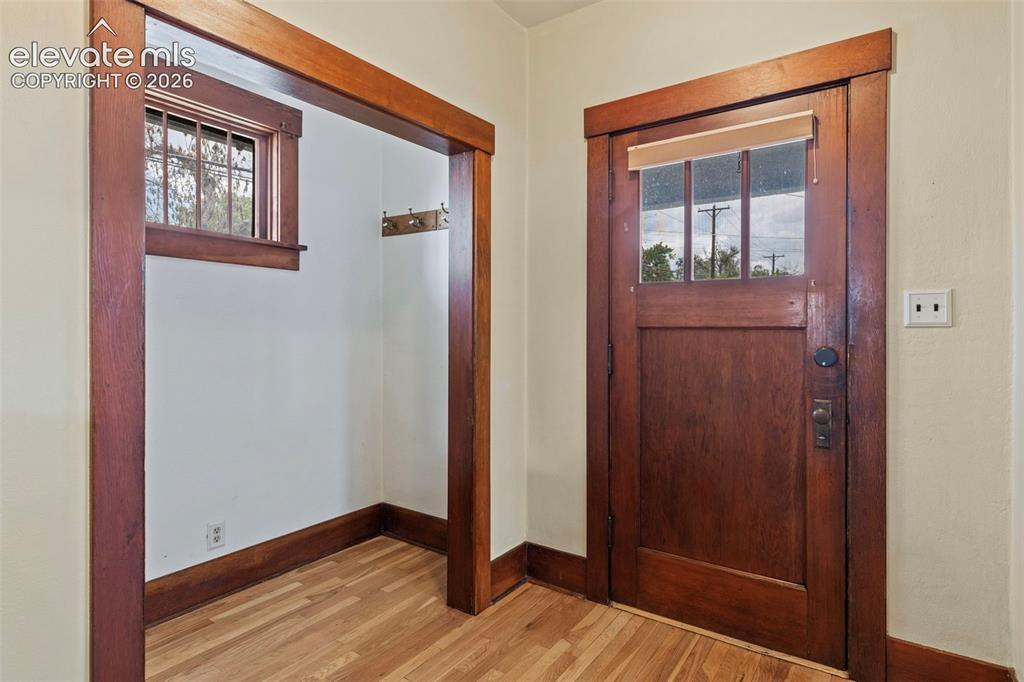 Image 4 of 27: Entry