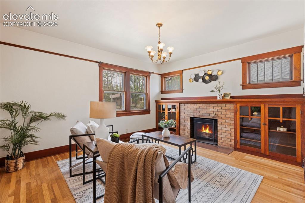 Image 6 of 27: Living Room