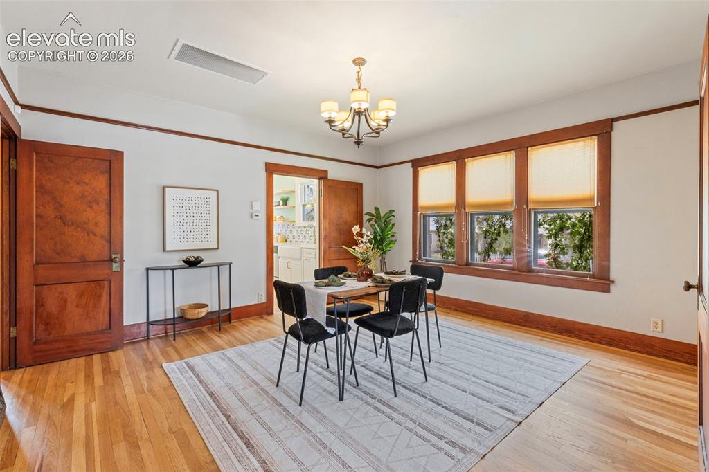 Image 8 of 27: Dining Area