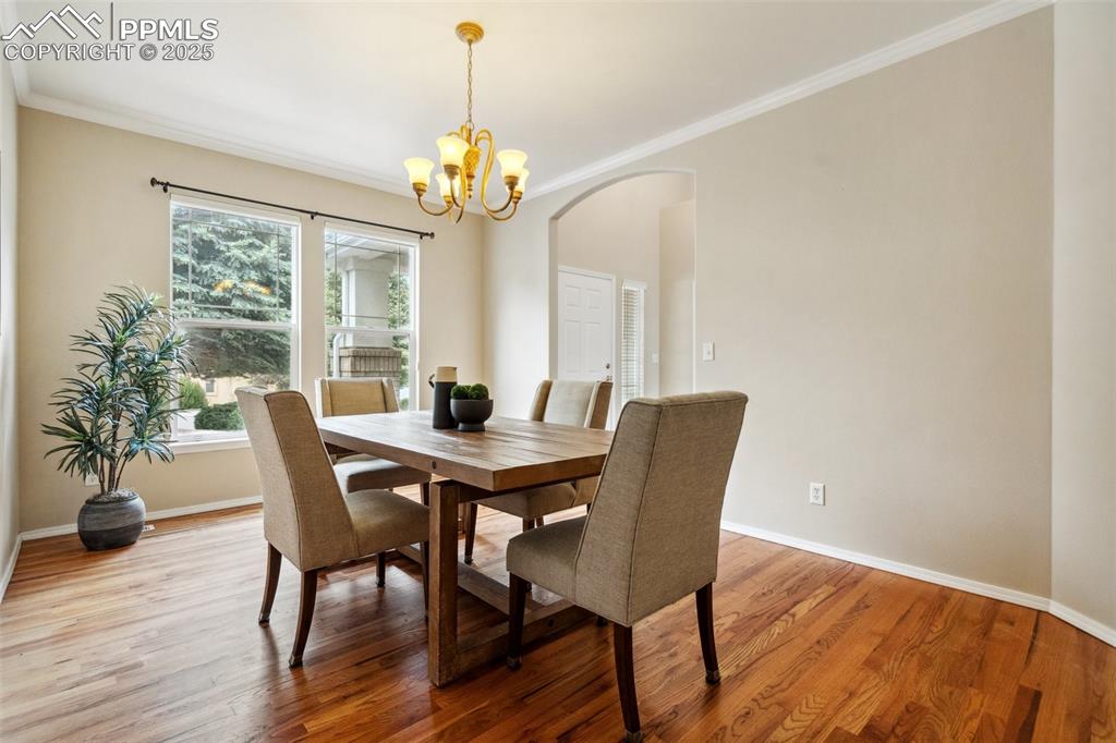 Image 19 of 49: Dining Area
