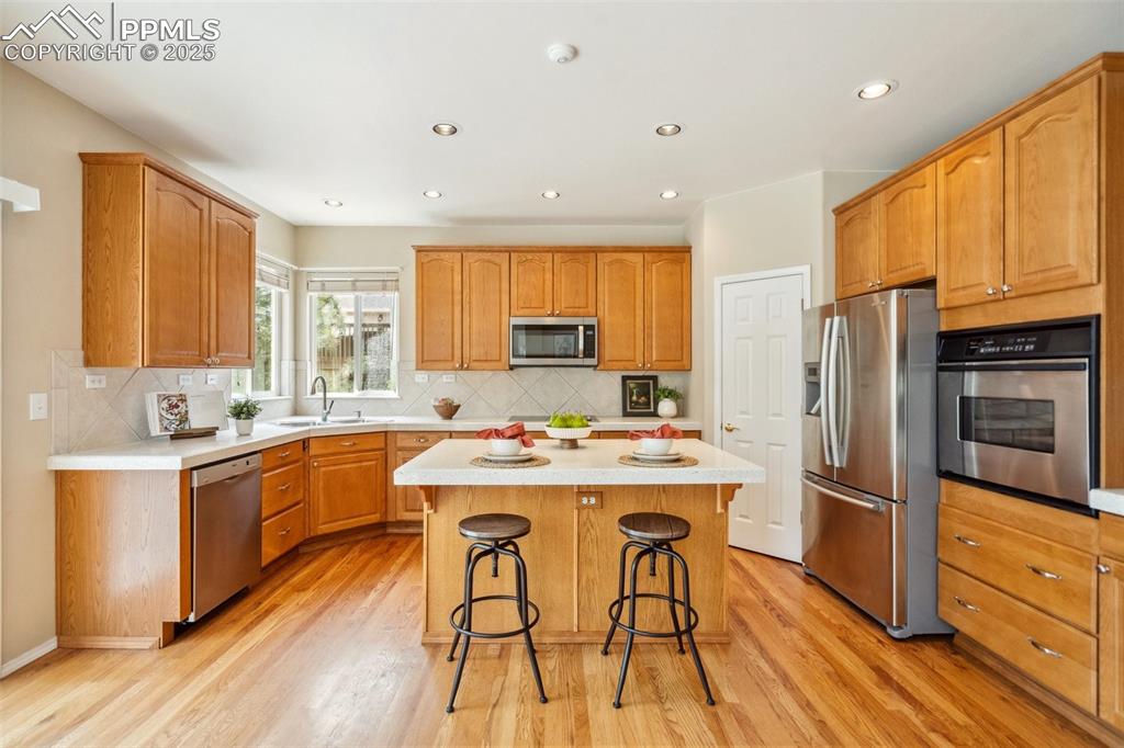 Image 21 of 49: Kitchen