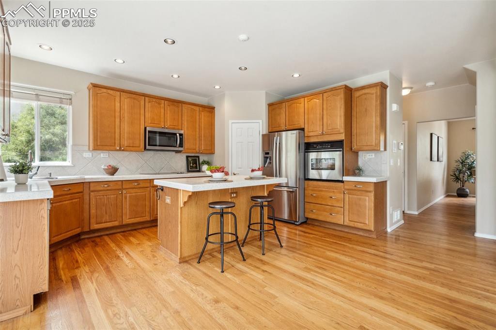 Image 22 of 49: Kitchen