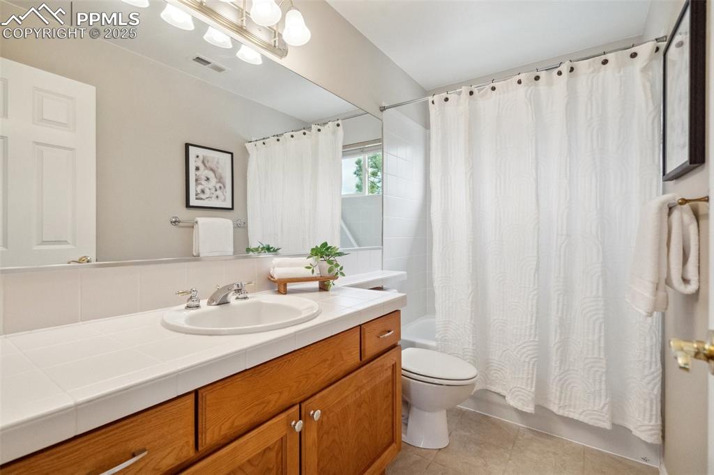 Image 39 of 49: Upper Level Bath