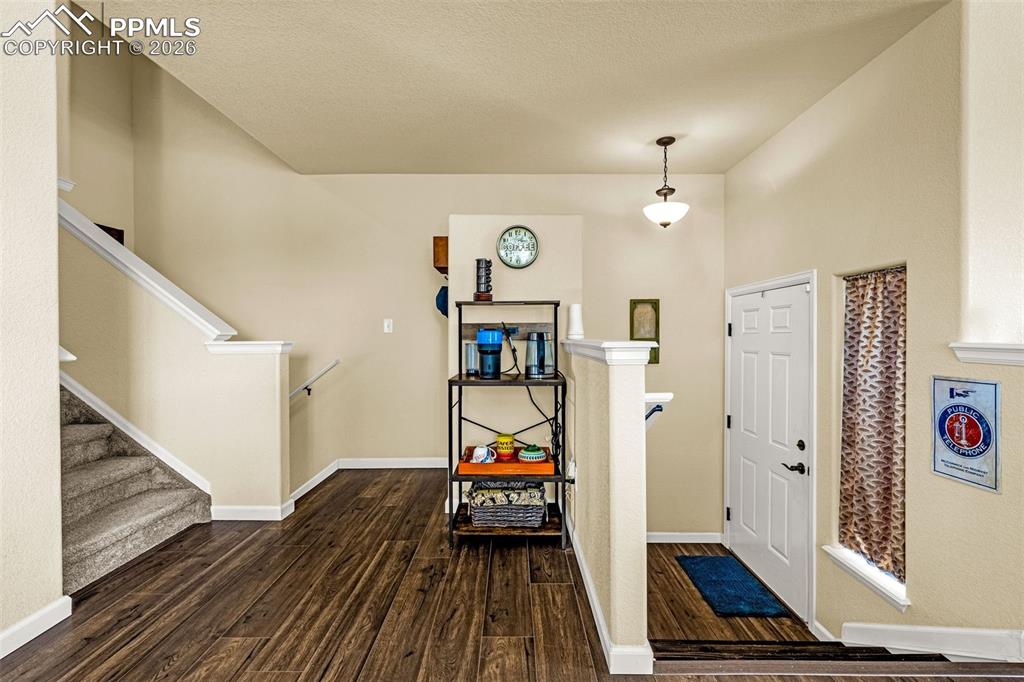 Image 11 of 50: Entry