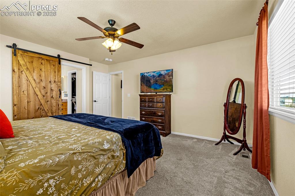 Image 13 of 50: Bedroom