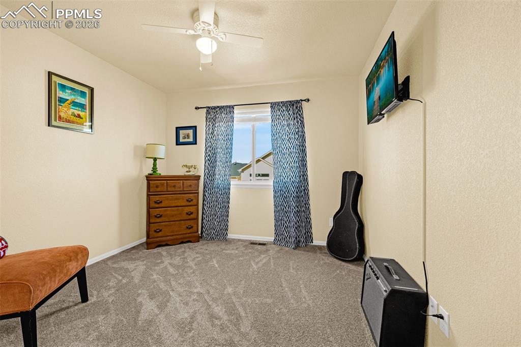 Image 19 of 50: Sitting Room