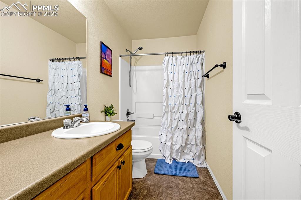 Image 20 of 50: Bathroom