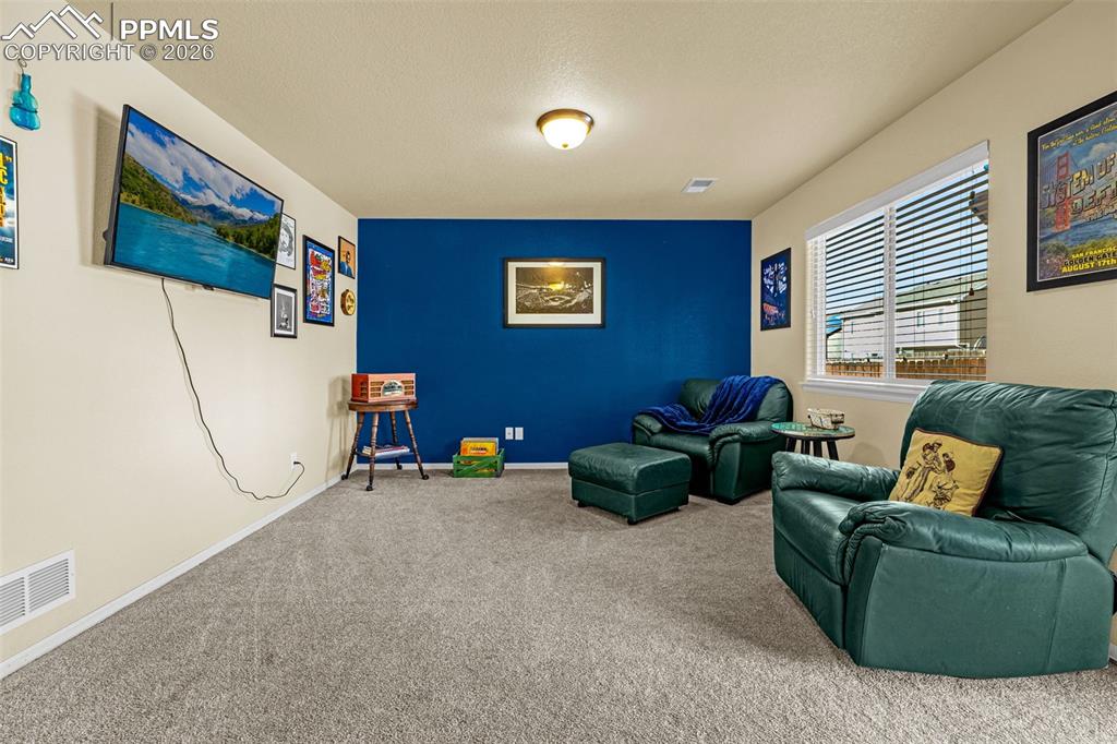 Image 23 of 50: Sitting Room