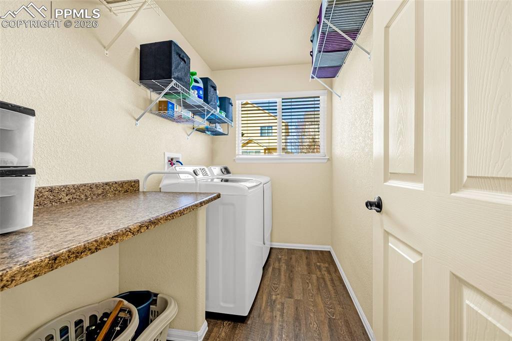 Image 24 of 50: Laundry