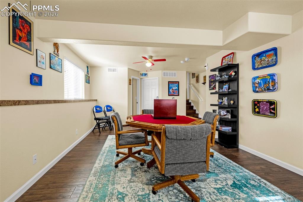 Image 27 of 50: Dining Area